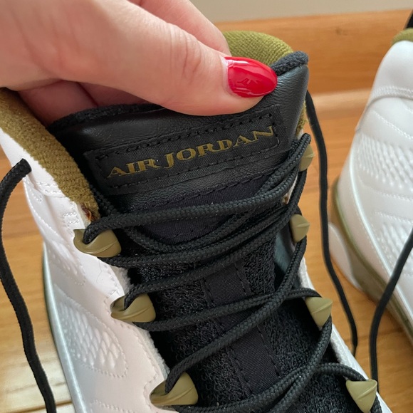 Air Jordan 9 Retro - Picture 2 of 8